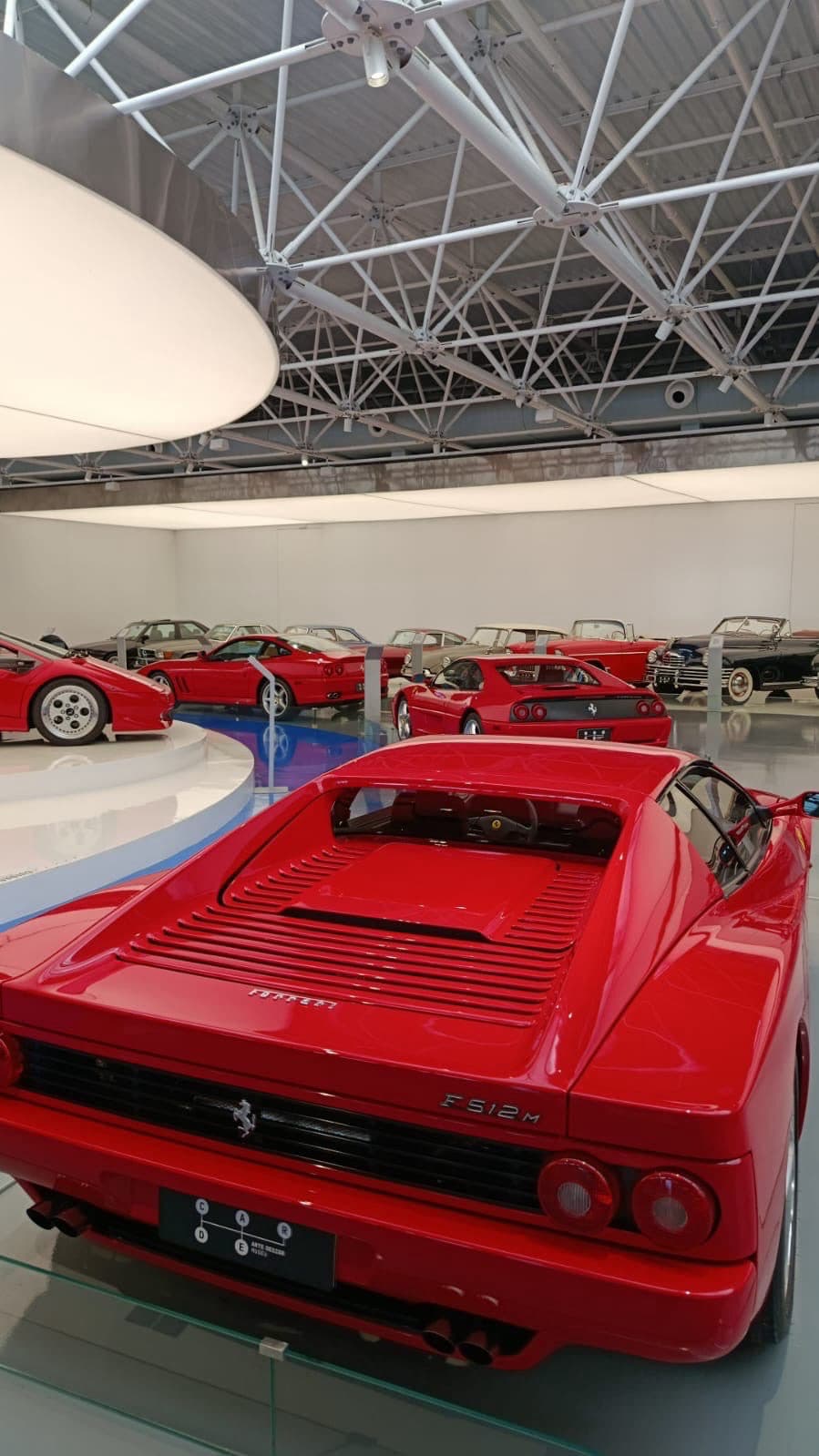 Quando o design fala mais alto que o ruído — Ferrari & Maserati em frame.