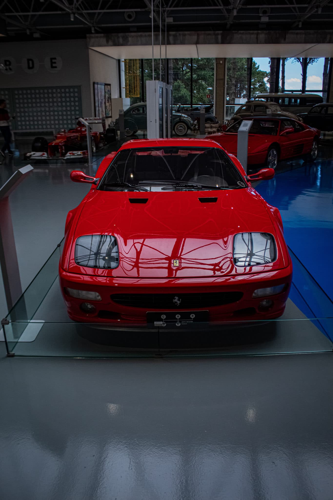 Quando o design fala mais alto que o ruído — Ferrari & Maserati em frame.